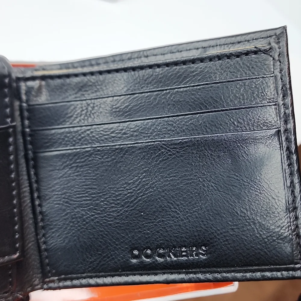 DOCKERS HANDCRAFTED MENS BLACK WALLET